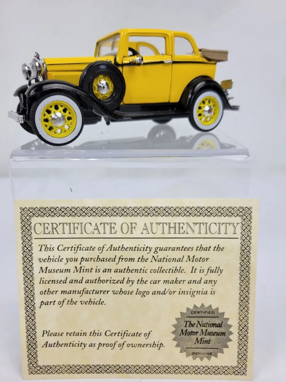 National Motor Museum Mint ARKO Ford 1932 Convertible Sedan Yellow Scale 1:32